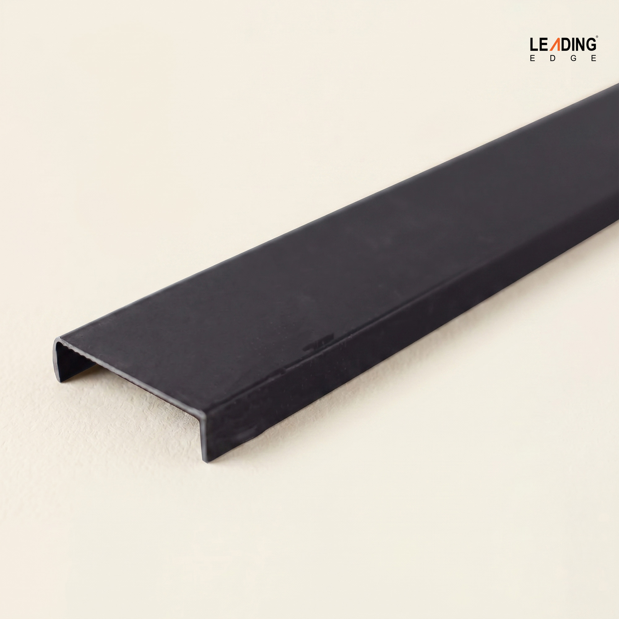 Aluminium Edge C-Type Matt Black / Matte Silver | 01-3745