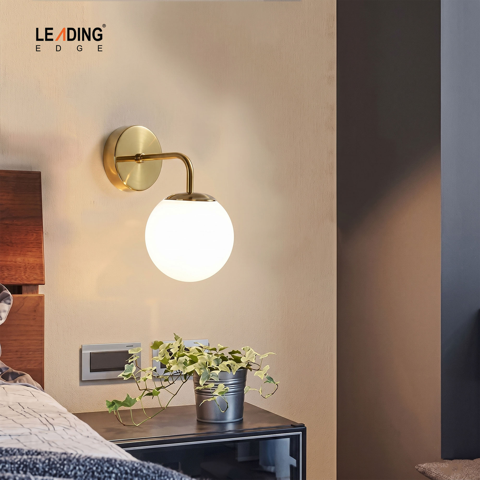 Wall Light Metal Gold & White Ball 01-4202