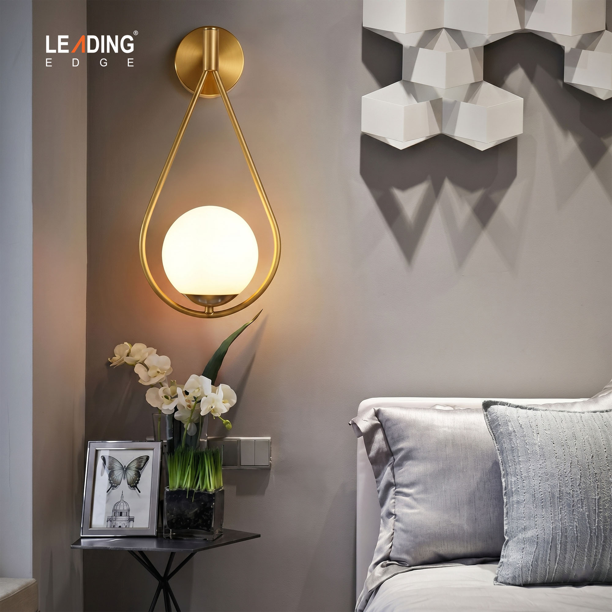 Wall Light Metal Gold & White Ball 01-4201